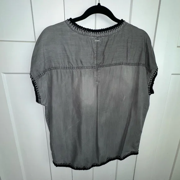 Prana Gray Cap Sleeve Relaxed Blouse With Hand Crocheted Black Trim large - Picture 5 of 7